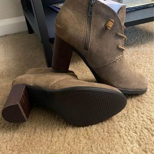 Never worn Sperry boots. Perfect, soft suede with a 3inch heel.